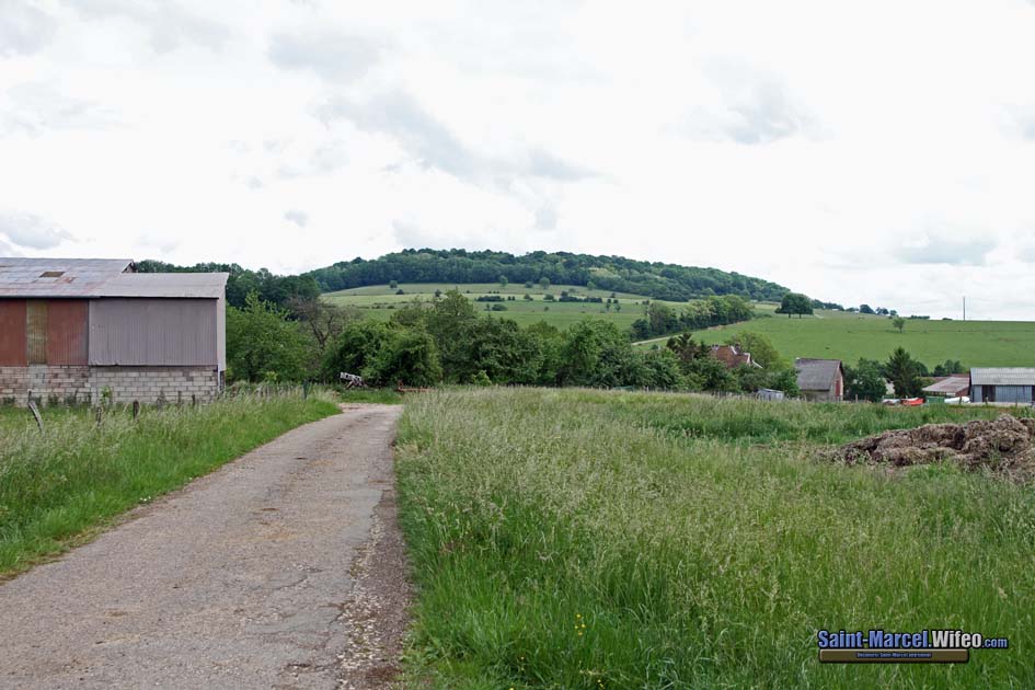 La Bridelle, au sommet de laquelle était édifié le Châtelet (Mai 2014)